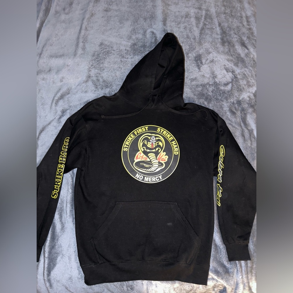 Black & yellow “Cobra Kai” Hoodie (SZ-XL)